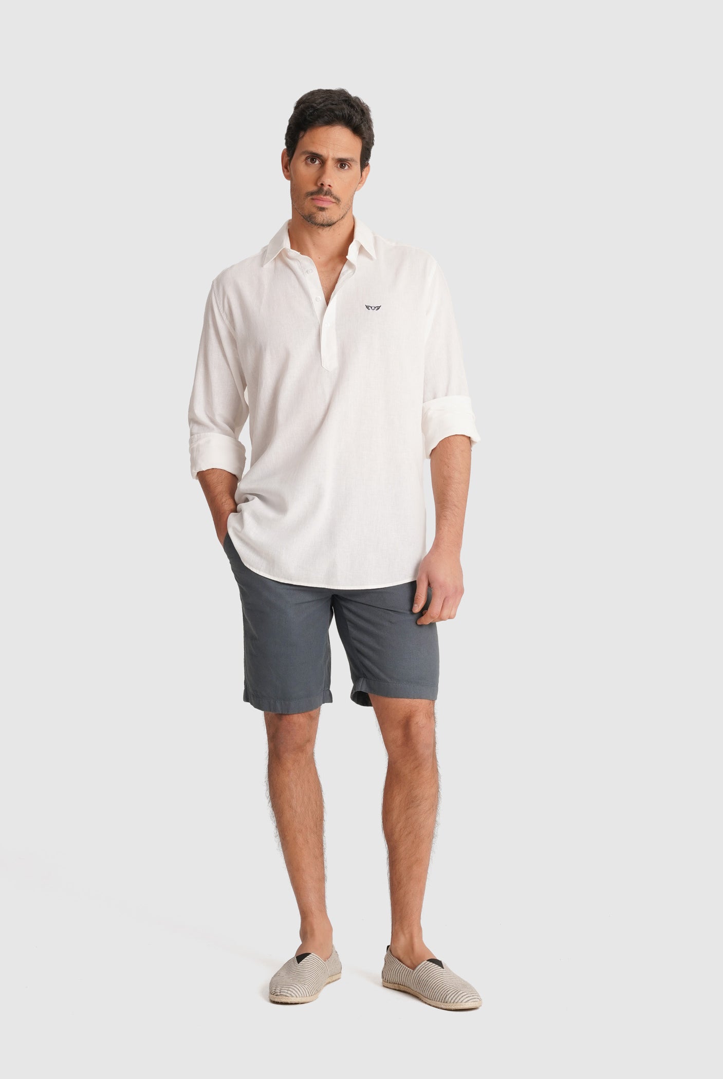 WHITE LONG SLEEVE REGULAR FIT MR SHIRT. BLUE