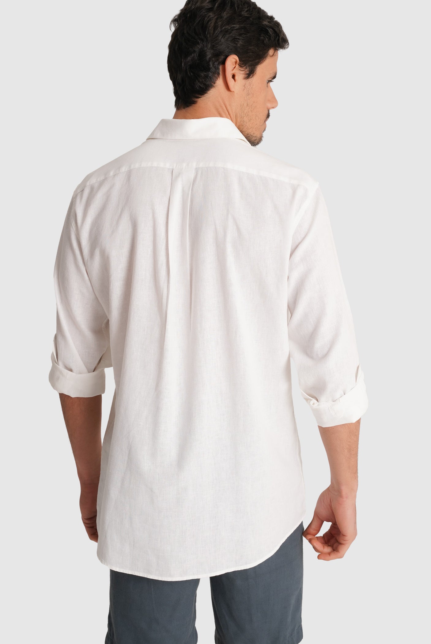WHITE LONG SLEEVE REGULAR FIT MR SHIRT. BLUE