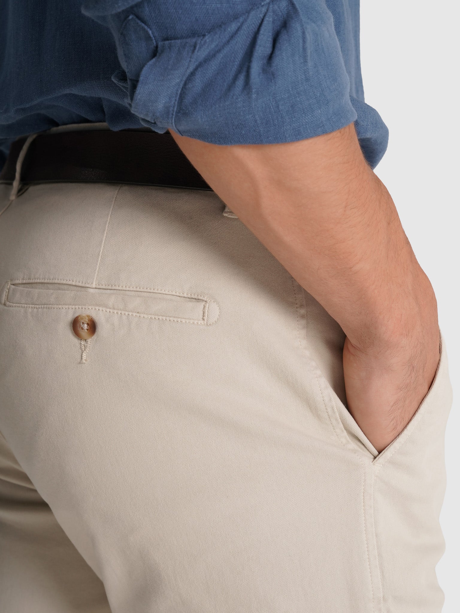 CALÇAS BEGES REGULAR FIT MARK BELLUCCI