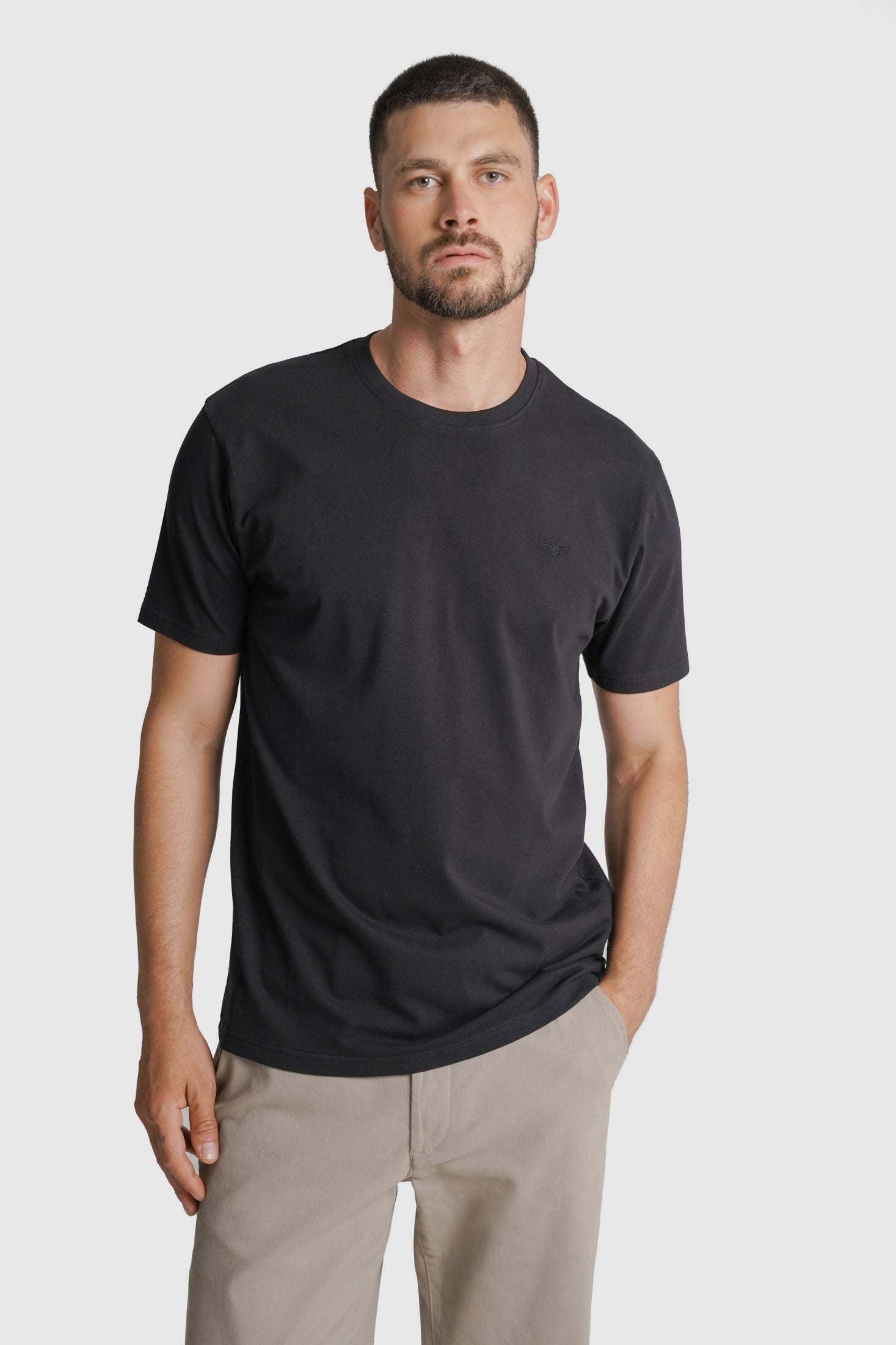 T-SHIRT ALGODÃO REGULAR FIT PRETA LISA MR. BLUE