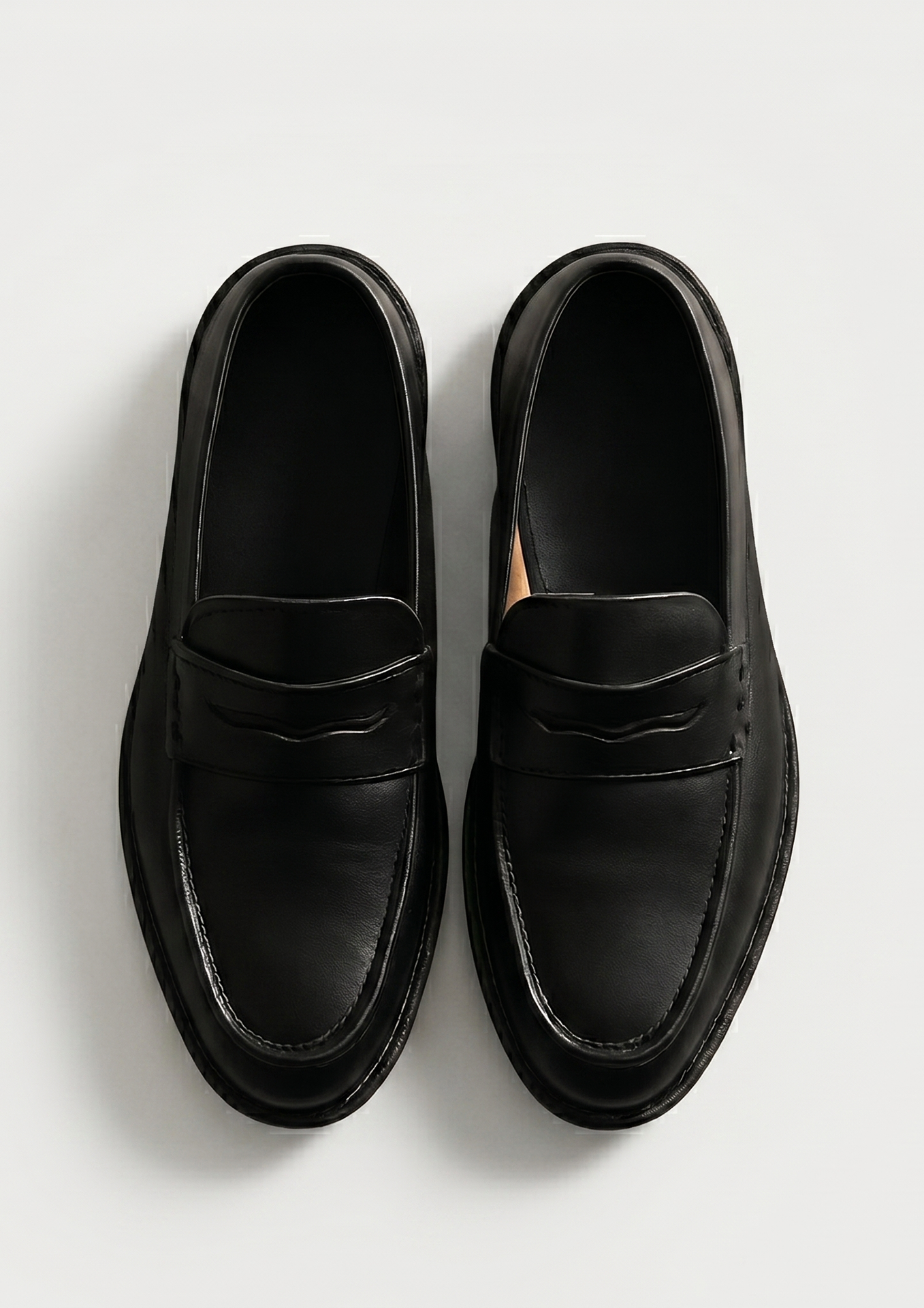 Sapatos de homem Mr. Blue com descontos até -35%: seleção de calçado clássico e casual da coleção Summer Stories - The Coastal Edition.