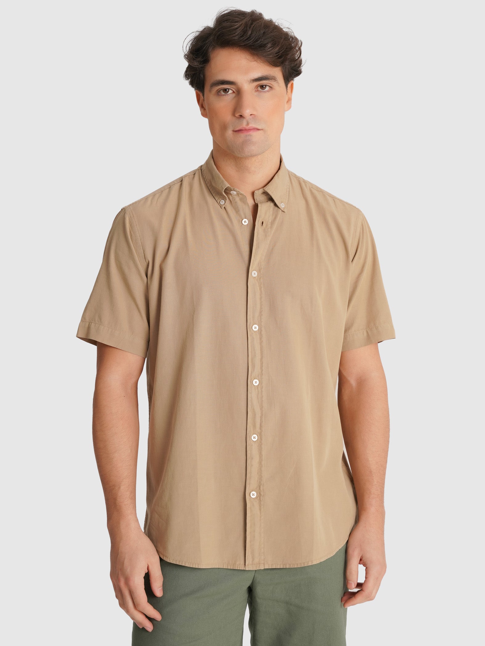 CAMISA POPELINE BEGE MANGA CURTA REGULAR FIT MR. BLUE