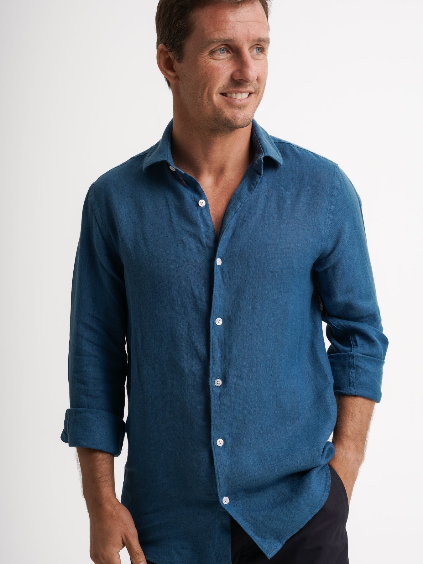 Camisa entallada de lino azul Mr. Blue