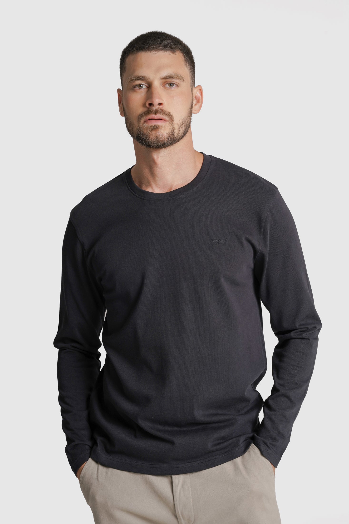 T-SHIRT ALGODÃO REGULAR FIT PRETA LISA MR. BLUE
