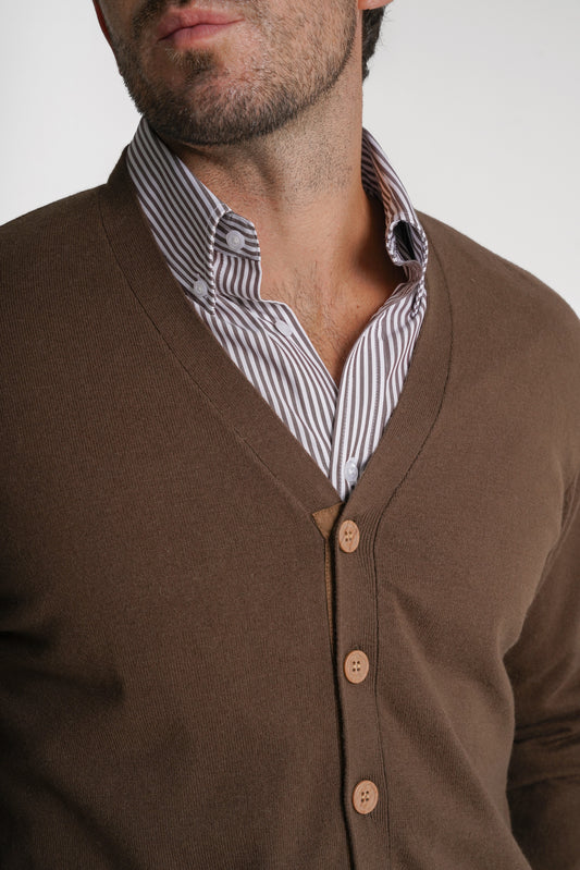 CARDIGAN LÃ REGULAR FIT CASTANHO LISO MR. BLUE