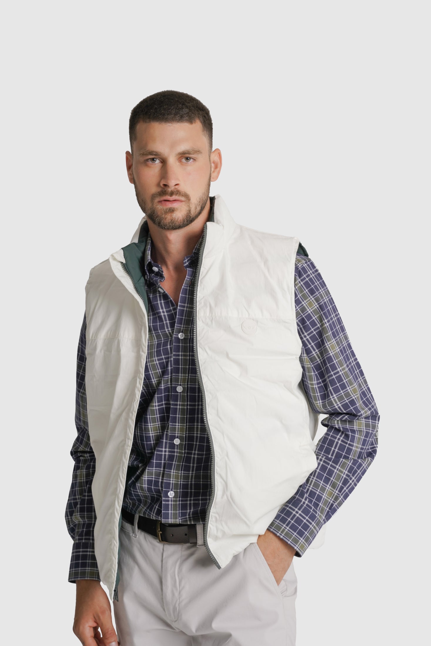 COLETE OUTROS REGULAR FIT VERDE LISO MR. BLUE