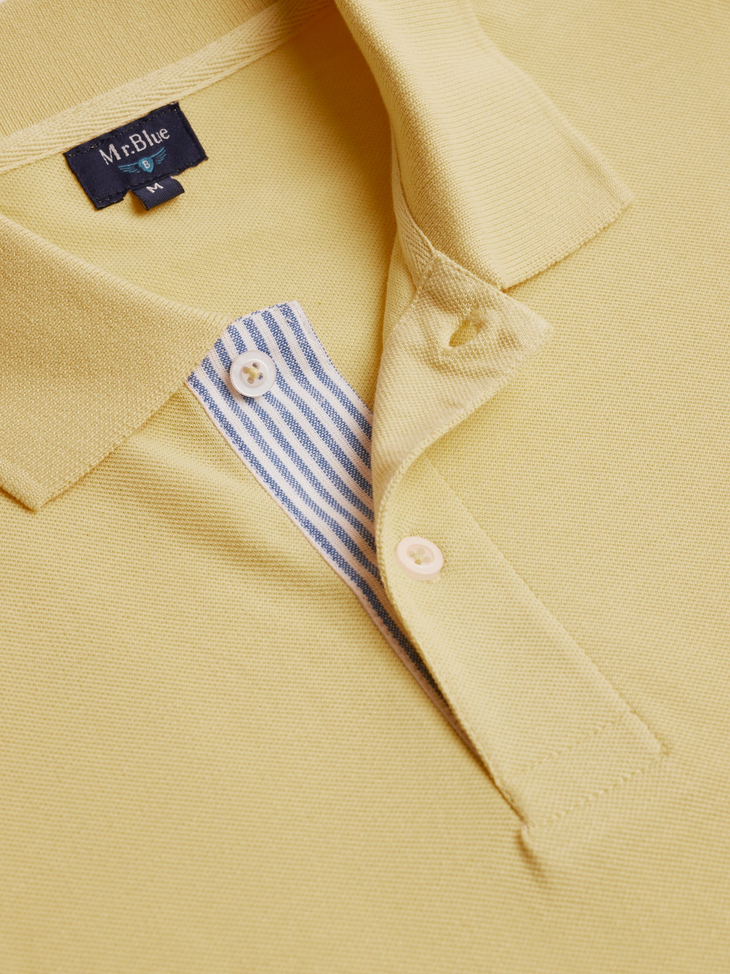 Polo de piqué amarillo de corte estándar de Mr. Blue