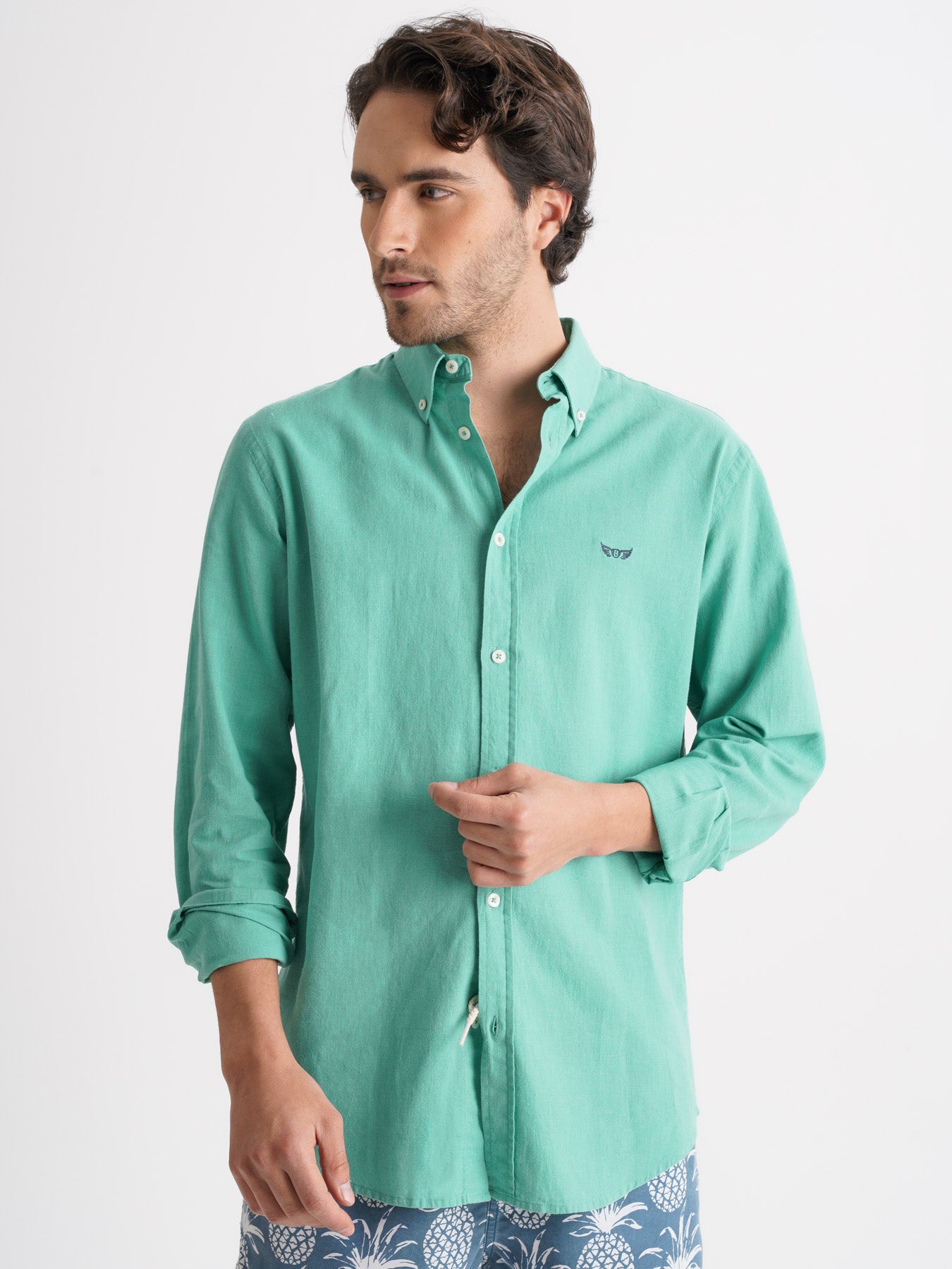 Camisa de corte estándar de lino verde de Mr. Blue