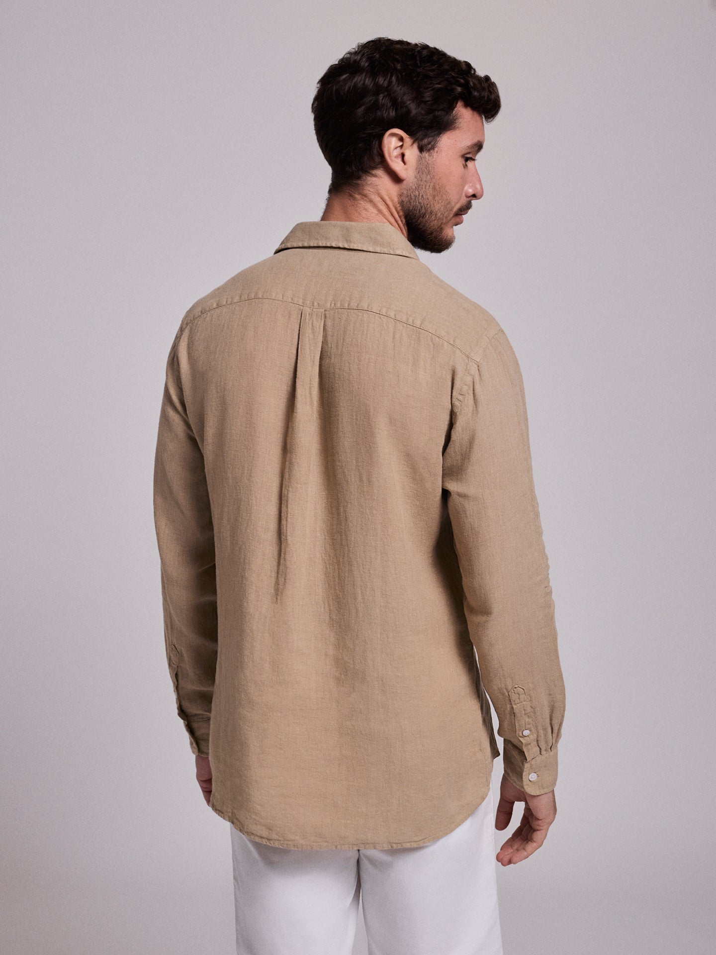 CAMISA LINO CAMEL MANGA LARGA SASTRERÍA MARK BELLUCCI