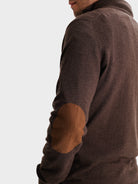 PULLOVER FINO CASTANHO COM COTOVELEIRA REGULAR FIT MR. BLUE