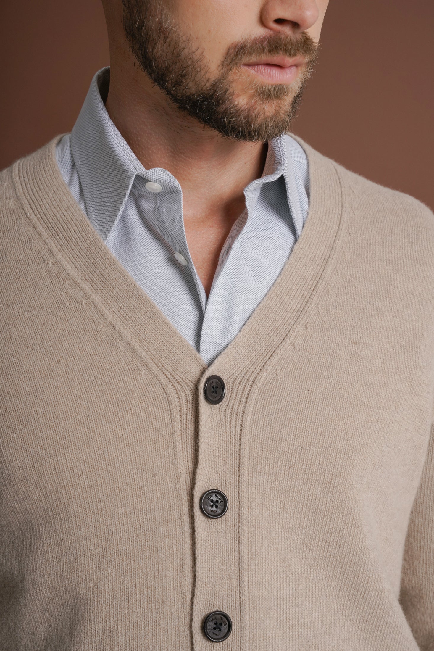 CARDIGAN LÃ REGULAR FIT BEGE LISO MR. BLUE