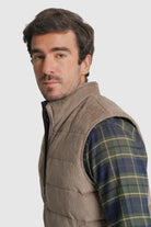 COLETE OUTROS REGULAR FIT CASTANHO LISO MR. BLUE
