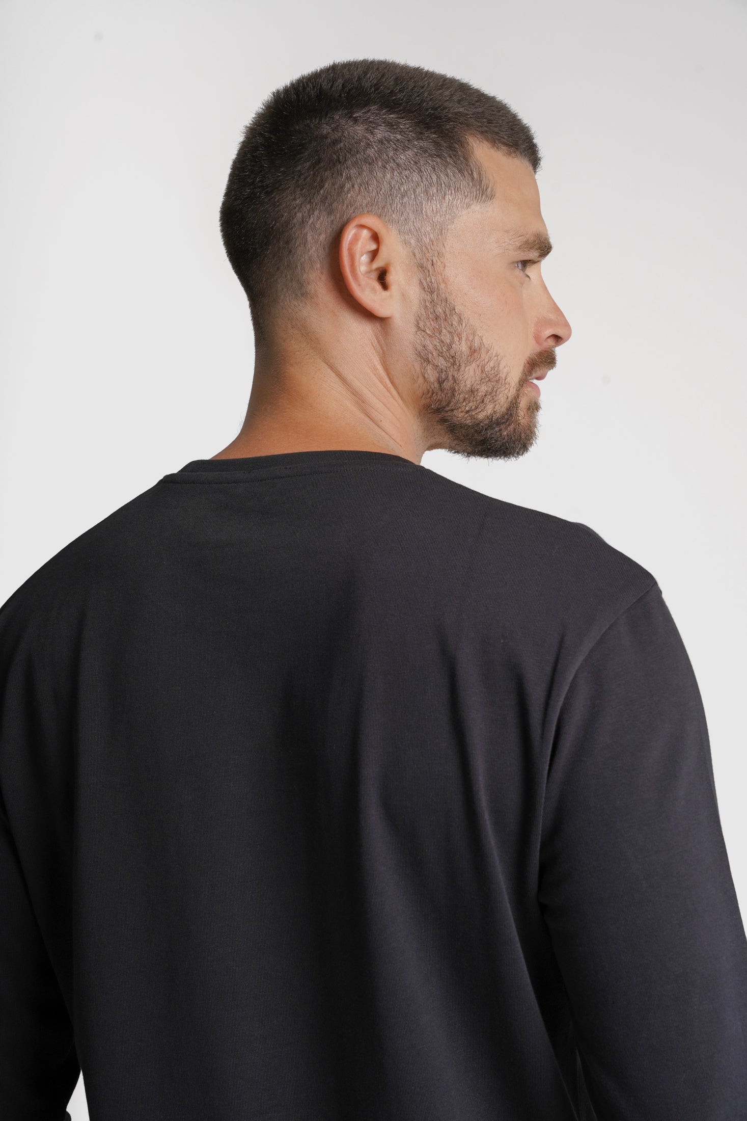 T-SHIRT ALGODÃO REGULAR FIT PRETA LISA MR. BLUE