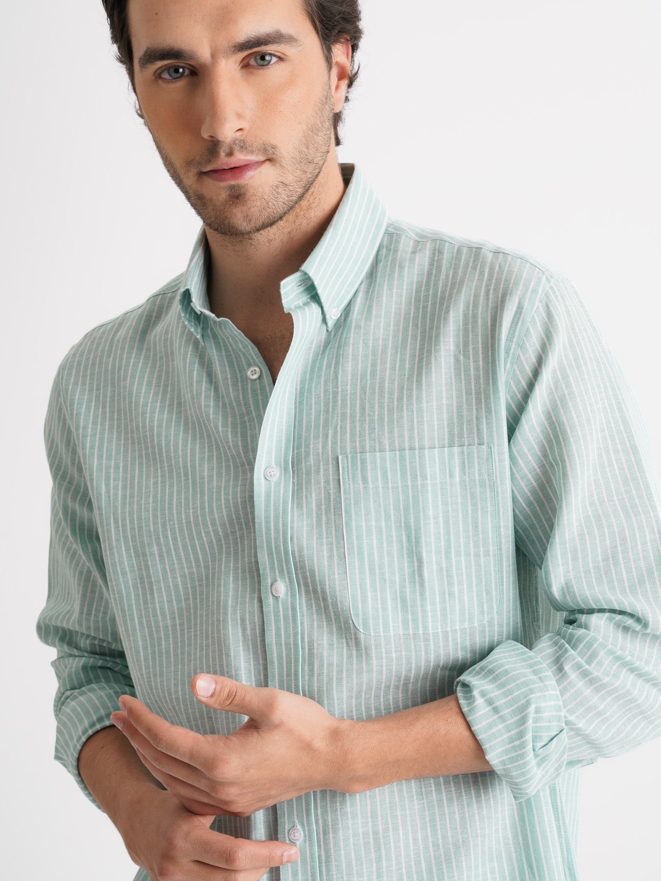 Camisa de corte estándar de lino verde de Mr. Blue