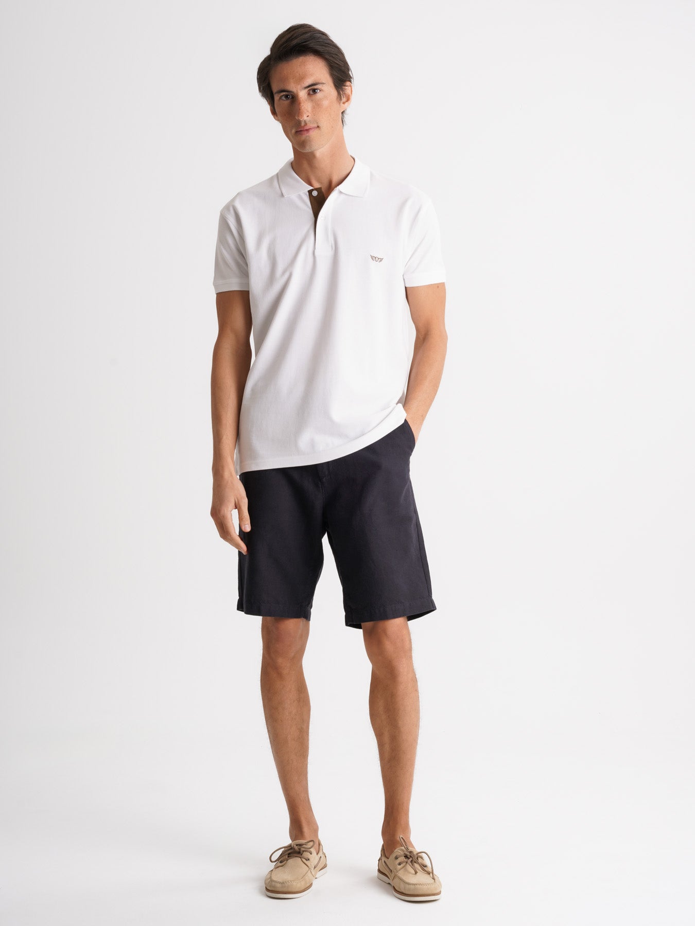 Polo de piquet blanco de corte estándar de Mr. Blue