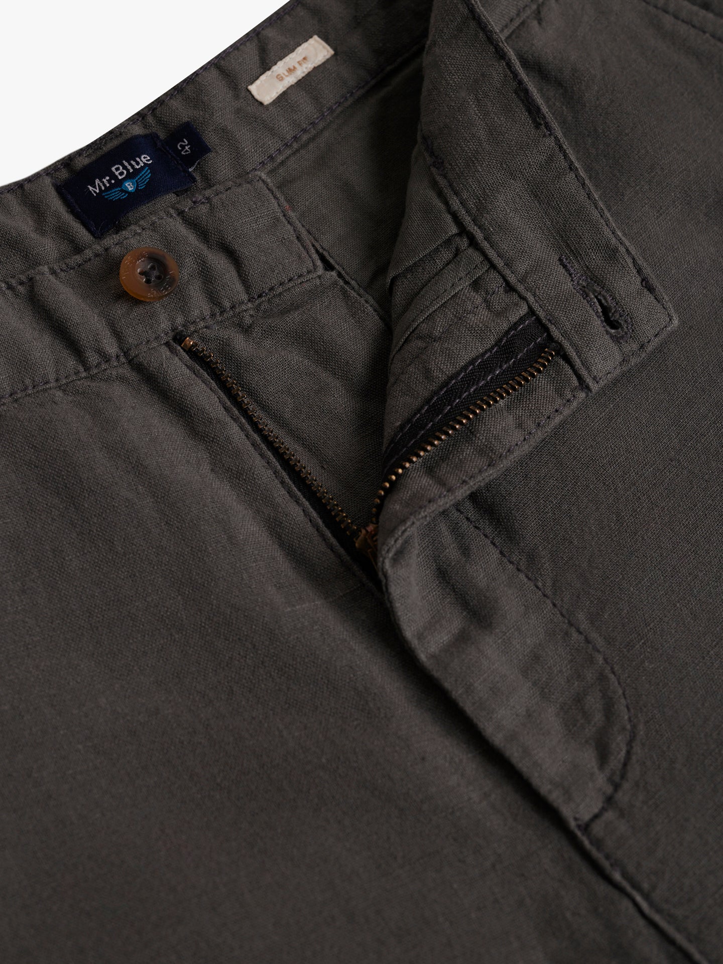 Pantalones cortos de corte slim en verde de Mr. Blue